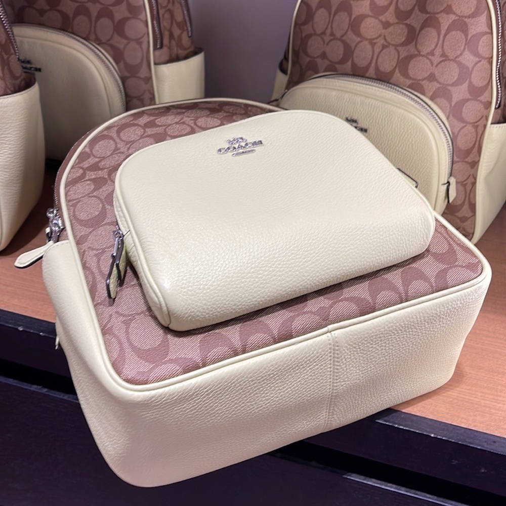 Coach Court Backpack In Signature Canvas
SV/Khaki/Pale Lime - Picture 3 of 16